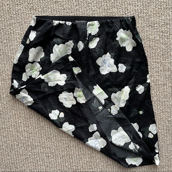 Club Monaco floral silk skirt - Picture 3 of 5